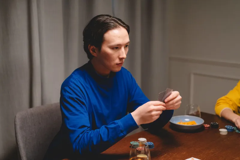 Same Bloke, Different Burrow: How Australian Men Play Online Versus Across the Table
